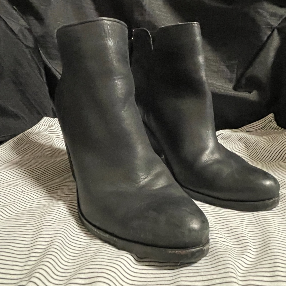 Black Ankle Books